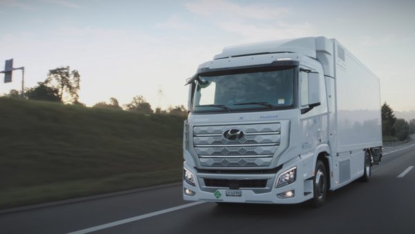 Hyundai Motor Shares Fuel Cell Commercial Vehicle Roadmap, Launches XCIENT Fuel Cell Truck at Digital Event