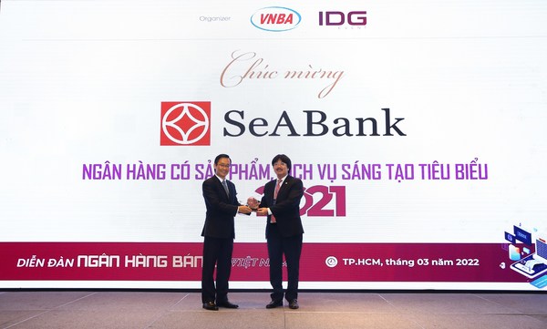 SeABank honored to receive two awards of Vietnam Outstanding Banking 2021