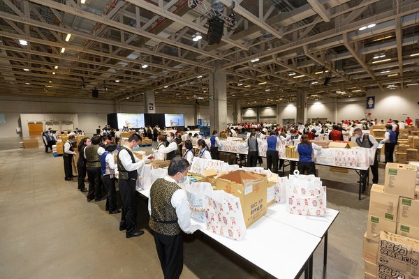 Sands China Assembles 2,600 Food Kits for Caritas Macau in First Annual Sands Cares Food Kit Build