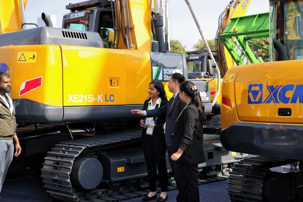 bauma CONEXPO INDIA 2023: XCMG Excavator Showcases Six Customized New Products, Signs Pre-Sale Orders of Nearly 100 Units of Equipment