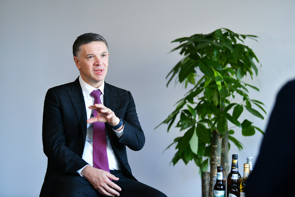 ABI's CEO: First Global Executive to Visit China's Minister of Commerce This Year - AB InBev Invests for a Future with More Cheers in China