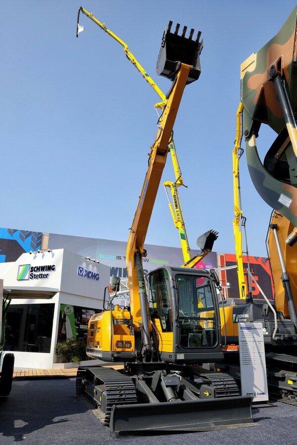 bauma CONEXPO INDIA 2023: XCMG Excavator Showcases Six Customized New Products, Signs Pre-Sale Orders of Nearly 100 Units of Equipment