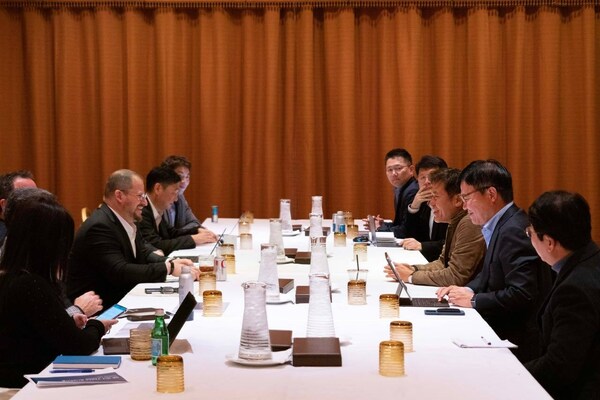 SK hynix's Vice Chairman Park Jung-ho Meets with Qualcomm CEO at CES 2023 for Greater Collaboration in Semiconductor Business