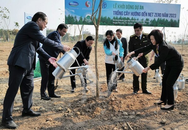 Vinamilk Announces "Pathways to Dairy Net Zero 2050" and the First Carbon-Neutral Factory and Farm in Vietnam