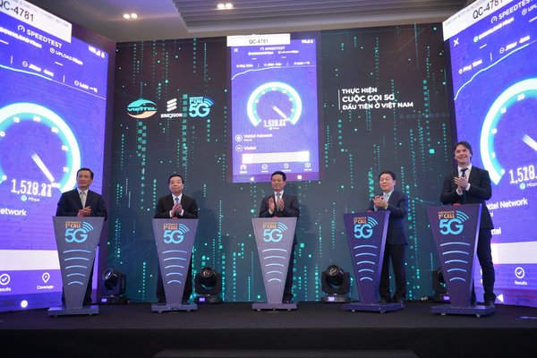 Viettel demonstrates the first 5G connection in Vietnam