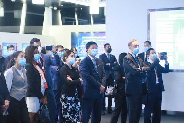 Ambassadors from Over 20 Countries Visited H3C Group to Discover the Innovation Power Supporting High-quality Development