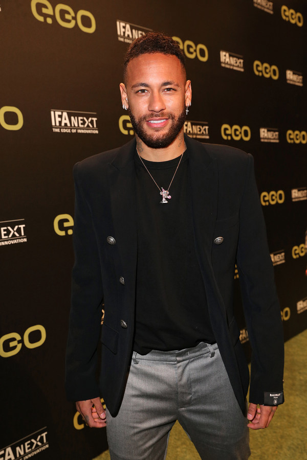 Electromobility with innovation, practicality and purpose: Brazilian football sensation, Neymar Jr., unveils e.GO Mobile's next generation line up e.wave X