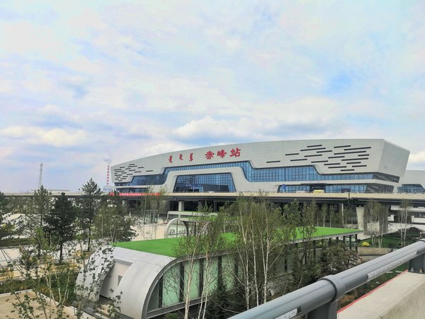 Hitachi Elevator provides escalators and elevators to Kazuo-Chifeng High-speed Railway's Chifeng West Railway Station