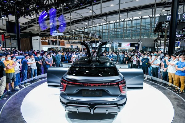 Human Horizons' Super SUV, HiPhi X, Wows Crowds at Guangzhou Auto Show