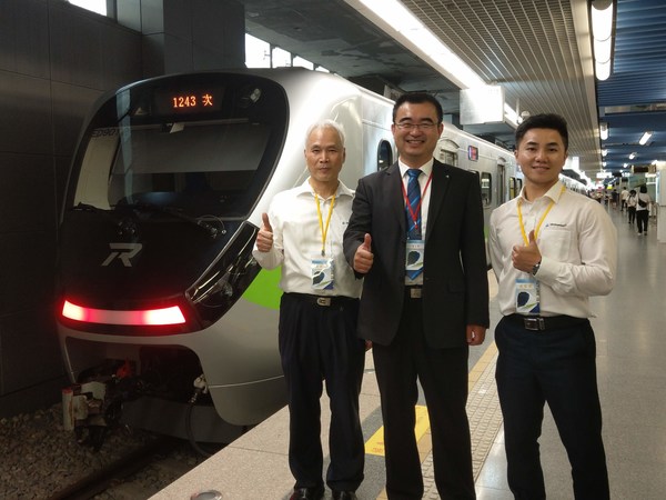 "Most Beautiful Local Train" EMU 900 Enters TRA Commuter Service