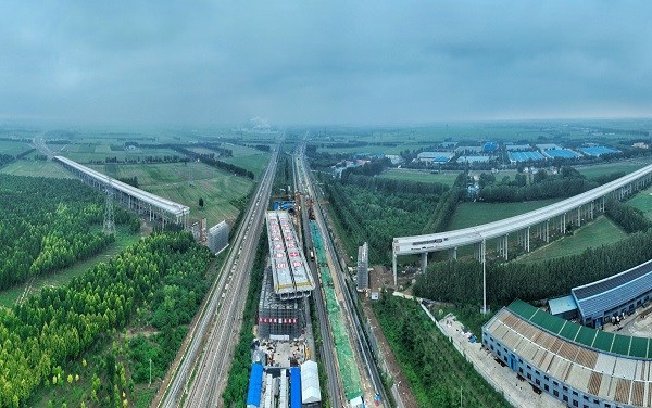 29,000-ton bridge rotates successfully in Jining