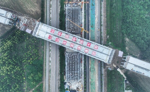 29,000-ton bridge rotates successfully in Jining