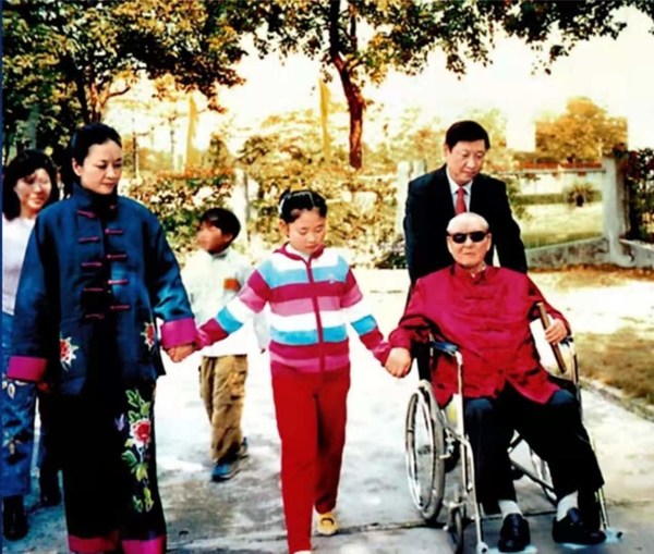 Father's Day: Xi takes father as role model in life, work, governance