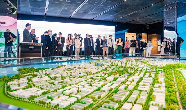 "Walking Davos" event attracts multinational companies to Hainan