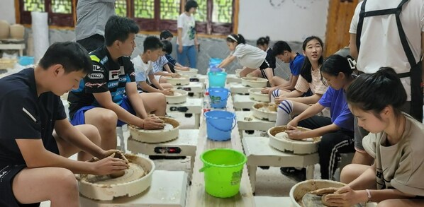 Experience the Spirit of Craftsmanship and Tell Chinese Stories International Youth Entering the Millennium Ceramic Capital Research and Learning Activity Ends