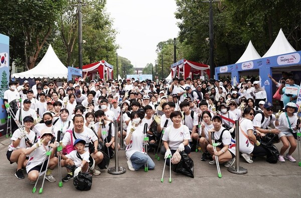 KT&G successfully hosts a joint Indonesian-Korean plogging event to celebrate the 50th anniversary of diplomatic ties between Indonesia and South Korea